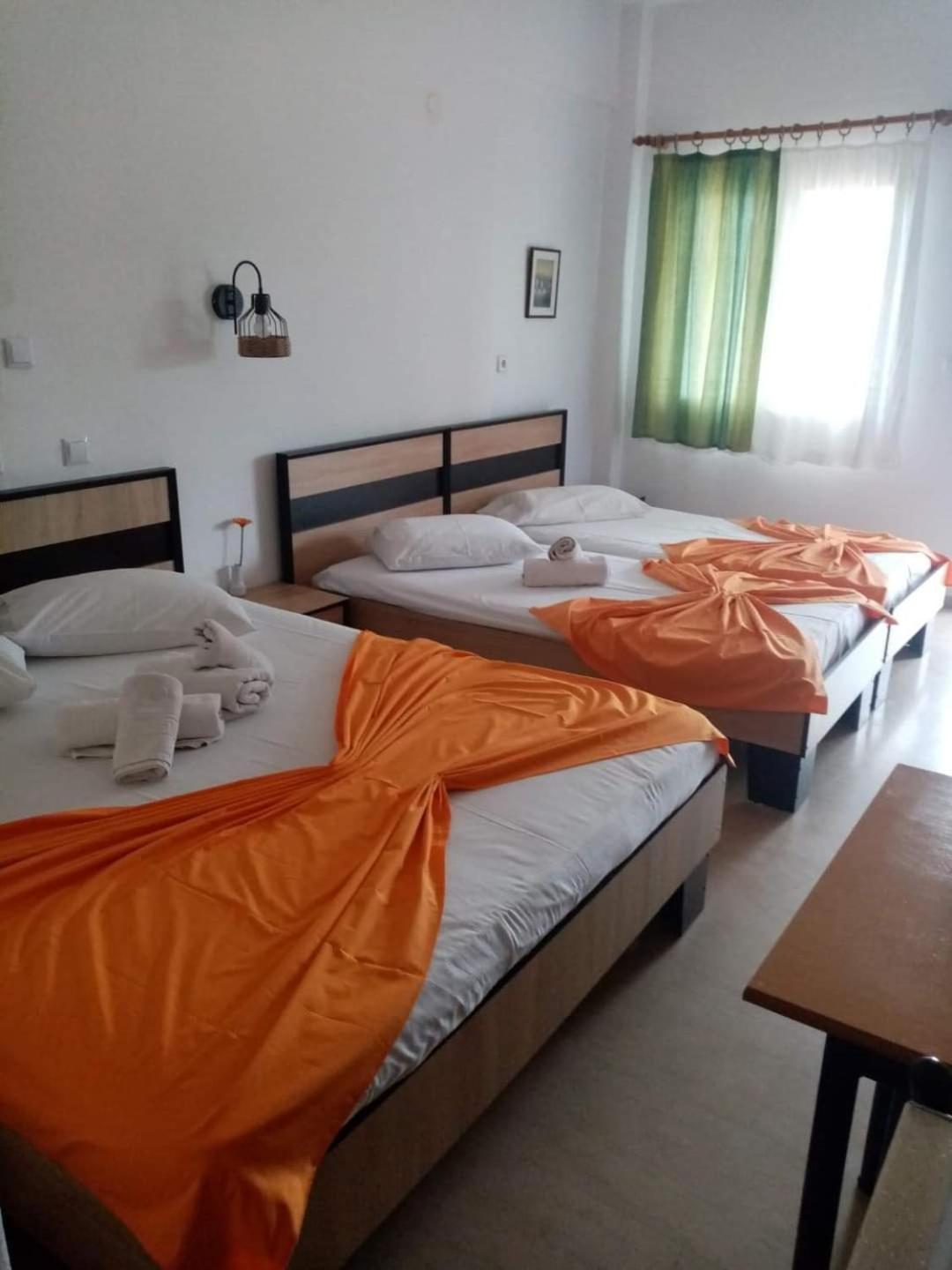 Guesthouse Zografia วราสนา ภายนอก รูปภาพ