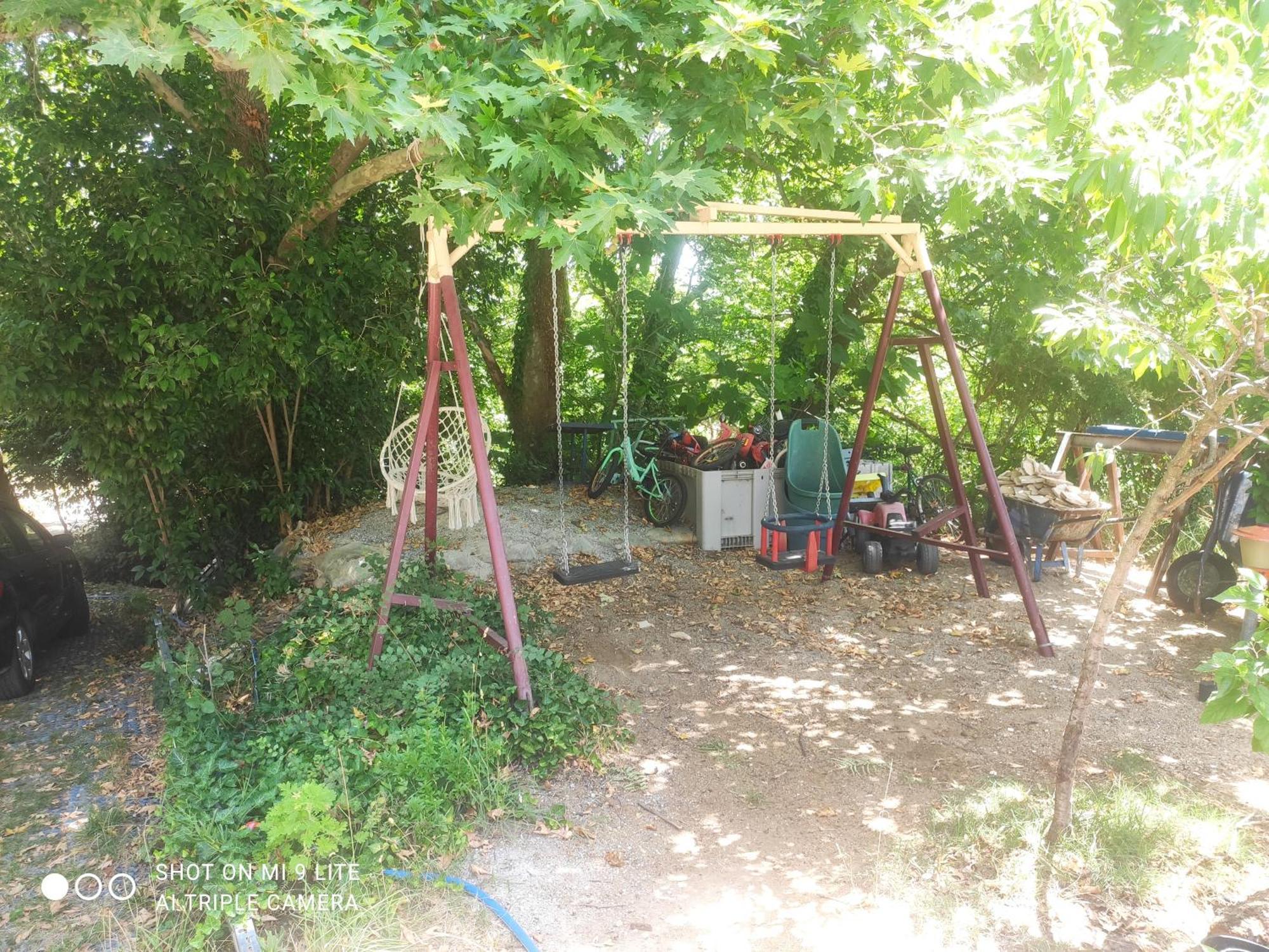 Guesthouse Zografia วราสนา ภายนอก รูปภาพ