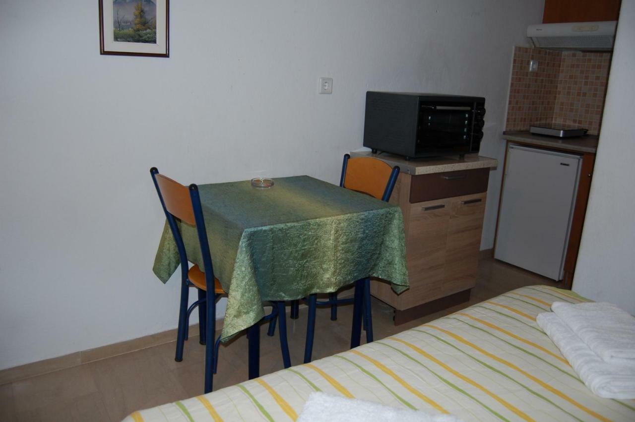 Guesthouse Zografia วราสนา ภายนอก รูปภาพ