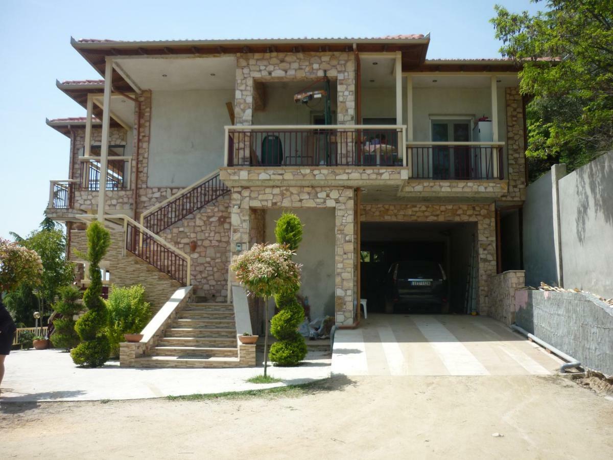 Guesthouse Zografia วราสนา ภายนอก รูปภาพ